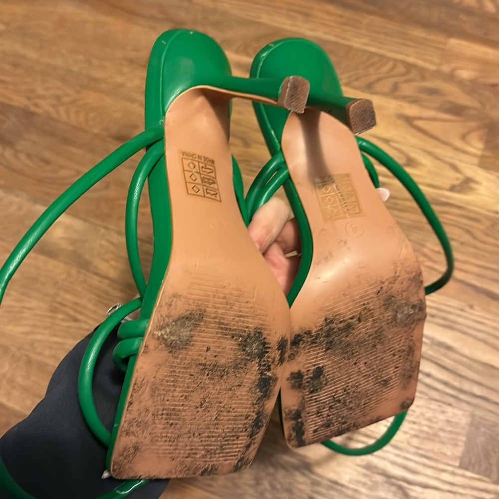 Heels - Picture 3 of 3